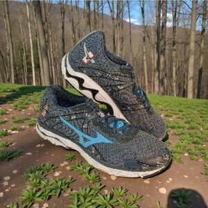 Mizuno Wave Inspire Womens Gray & Silver Running Sneakers - Size 9